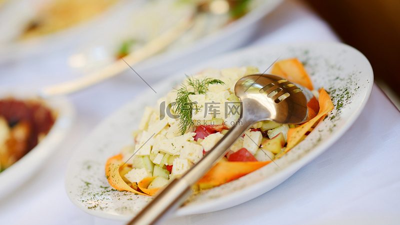 冷冻食品批发加盟：这笔账到底该怎么算